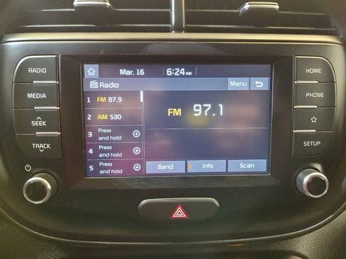 Used 2021 Kia Soul LX image 25