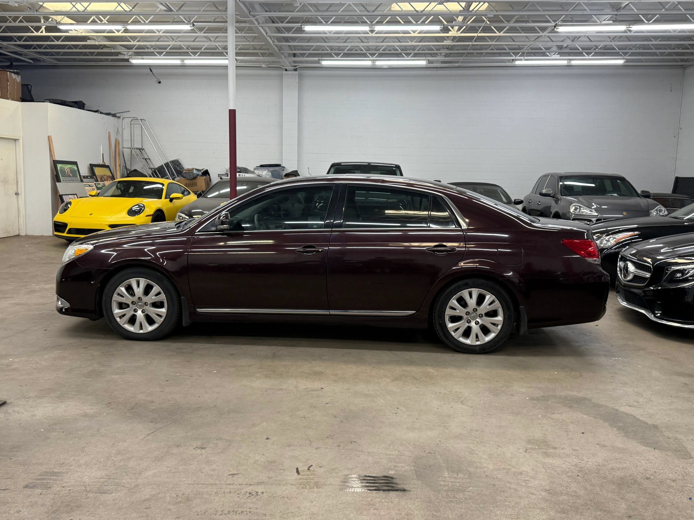 Used 2012 Toyota Avalon FWD image 3