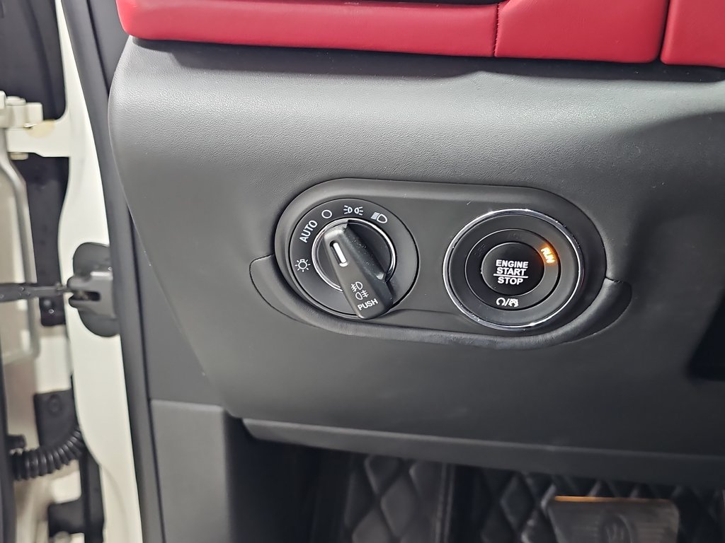 Used 2020 Maserati Levante AWD/4WD image 28