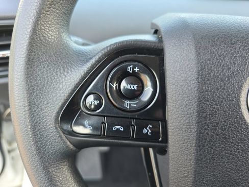 Used 2022 Toyota Prius LE FWD image 18