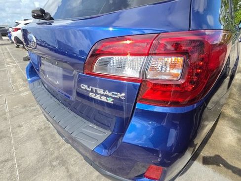 Used 2017 Subaru Outback 2.5i Touring AWD/4WD image 7