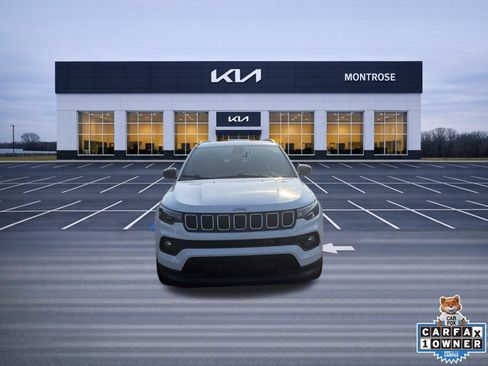 Used 2024 Jeep Compass Latitude AWD/4WD image 2
