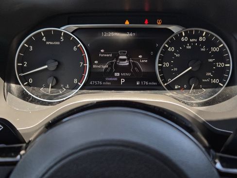 Used 2022 Nissan Rogue SV w/ SV Premium Package FWD image 6