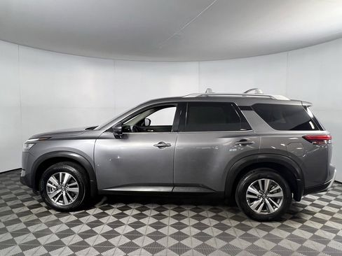 Used 2024 Nissan Pathfinder SL w/ Black Appearance Package image 9