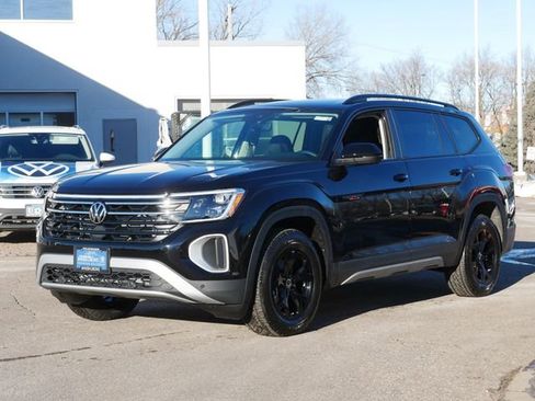 New 2026 Volkswagen Atlas Peak Edition image 4