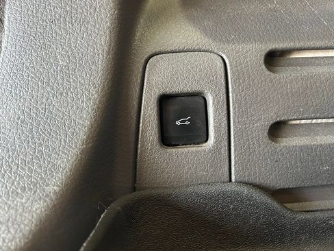 Used 2013 Ford Edge Limited AWD/4WD image 16