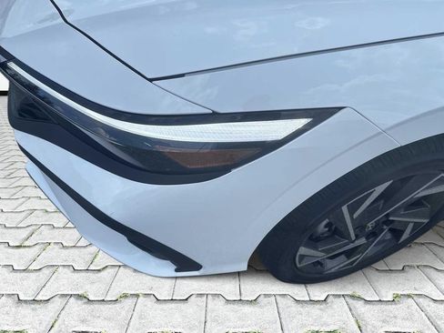 New 2025 Hyundai Elantra SEL FWD image 10