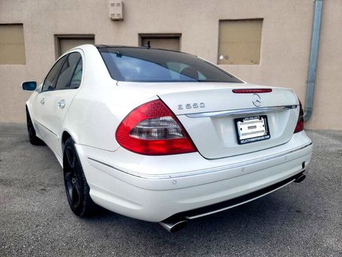 Used 2009 Mercedes-Benz E 550 Sedan image 3