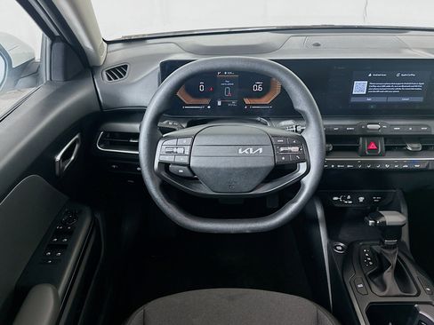 Used 2025 Kia K4 LXS image 18
