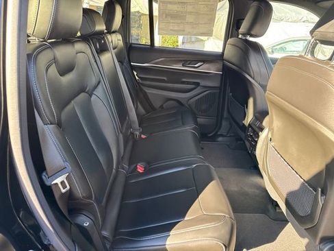 New 2025 Jeep Grand Cherokee Limited w/ Black Appearance Package image 10
