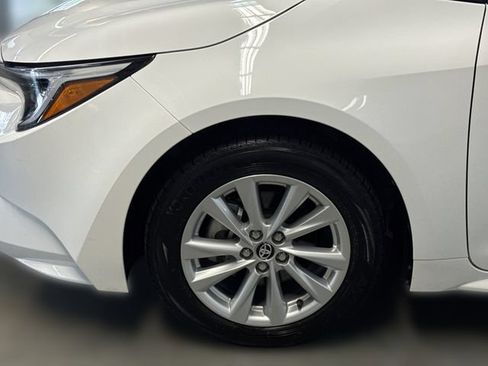 Used 2024 Toyota Corolla LE w/ LE Convenience Package FWD image 19