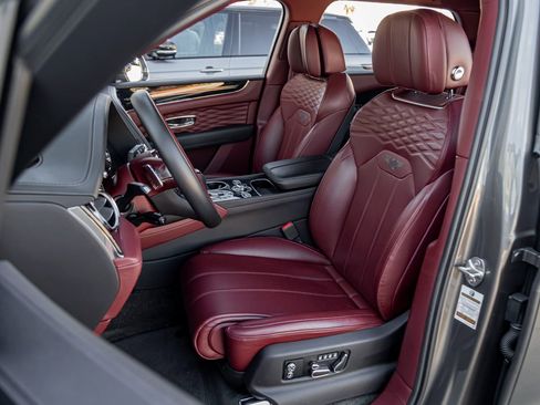 Used 2023 Bentley Bentayga Extended Wheelbase image 16