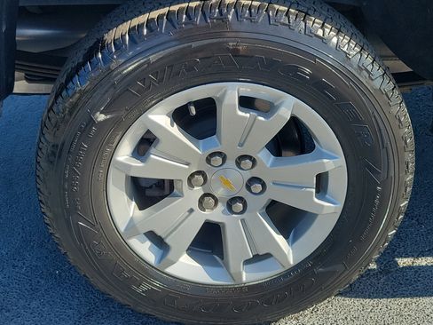 Used 2022 Chevrolet Colorado LT w/ LT Convenience Package image 7