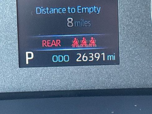 Used 2024 Toyota Corolla SE w/ SE Package image 17