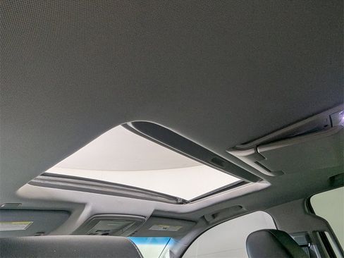 Used 2020 GMC Yukon SLT w/ Premium Edition image 26