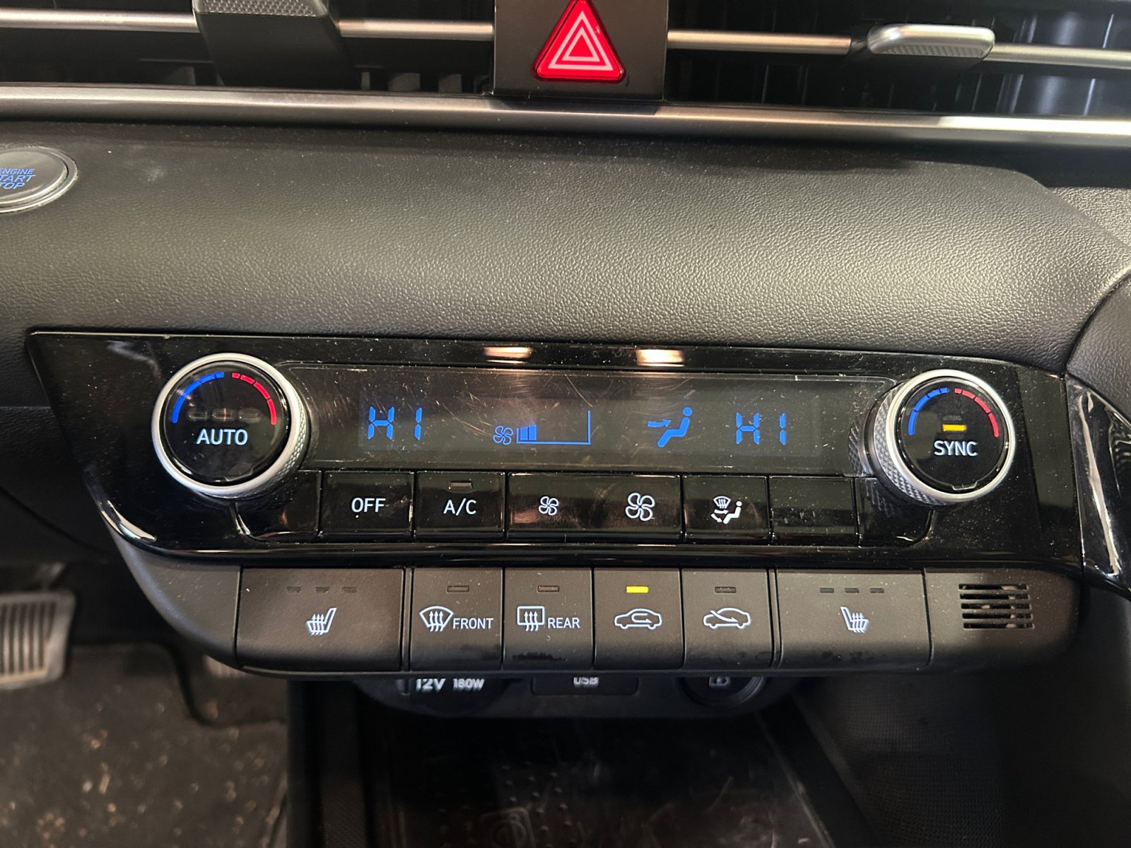 Used 2022 Hyundai Elantra SEL w/ Convenience + Premium Package FWD image 15