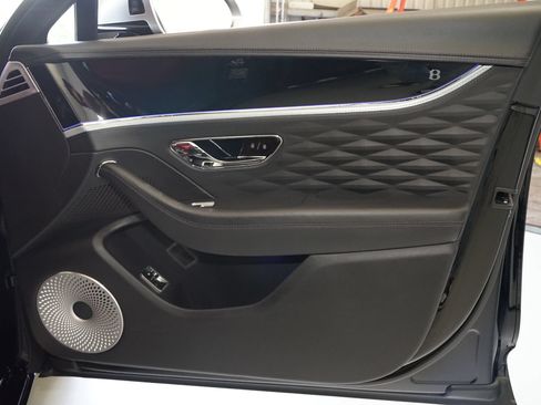 Used 2022 Bentley Flying Spur Plug-In Hybrid AWD/4WD image 28