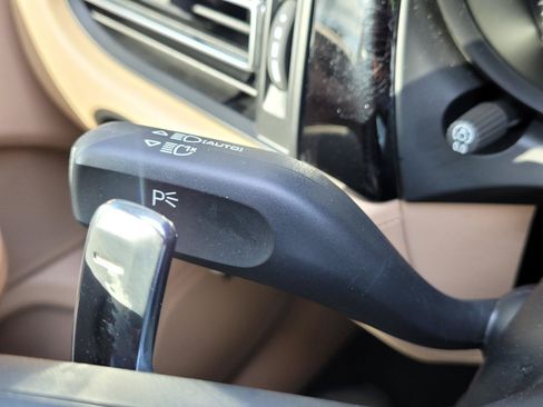 Used 2025 Porsche Macan AWD/4WD image 32