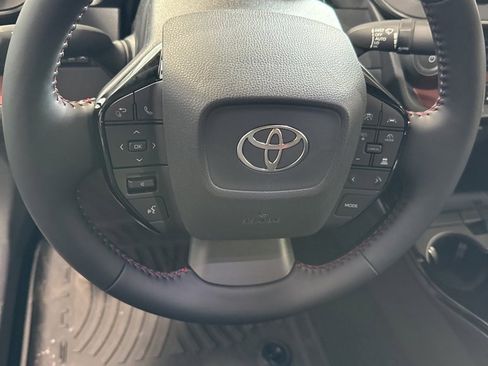 Used 2025 Toyota Prius Plug-In Hybrid image 33