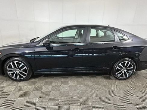 Used 2025 Volkswagen Jetta SE FWD image 5