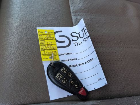 Used 2014 Chrysler Town & Country Touring-L w/ Driver Convenience Group image 33