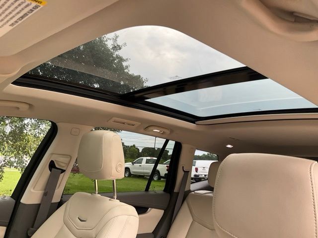 Used 2024 Cadillac XT6 Premium Luxury w/ Technology Package FWD image 9