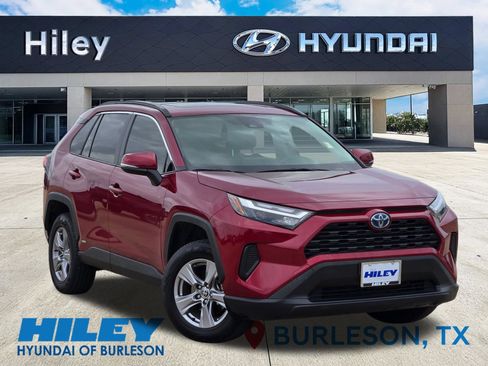 Used 2022 Toyota RAV4 XLE w/ Convenience Package AWD/4WD image 2