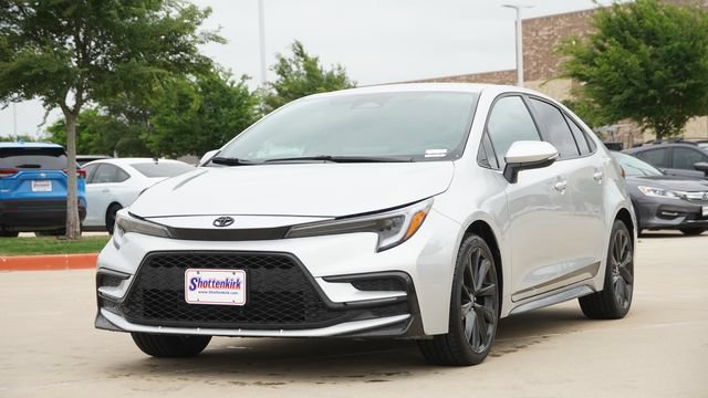 Used 2024 Toyota Corolla SE FWD image 3