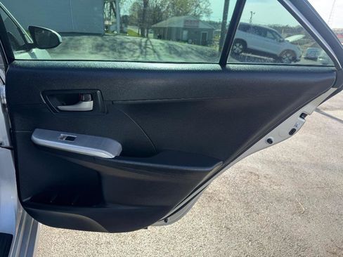 Used 2014 Toyota Camry SE w/ Moonroof Package image 18