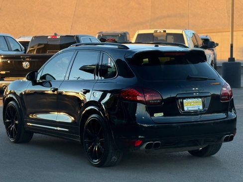 Used 2014 Porsche Cayenne Turbo image 5