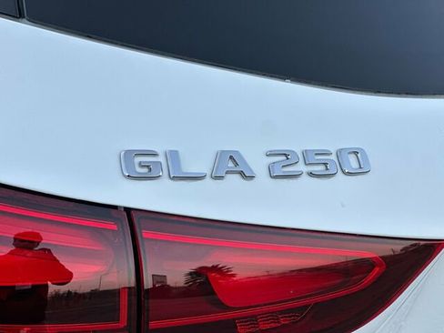 Used 2025 Mercedes-Benz GLA 250 4MATIC image 35