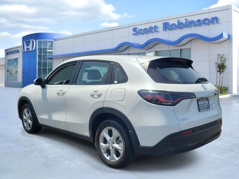 Certified 2024 Honda HR-V LX image 3