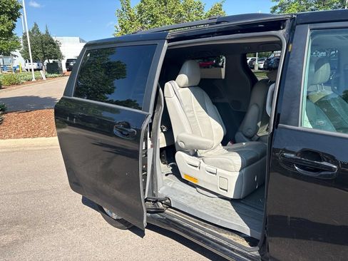 Used 2011 Toyota Sienna XLE AWD/4WD image 20
