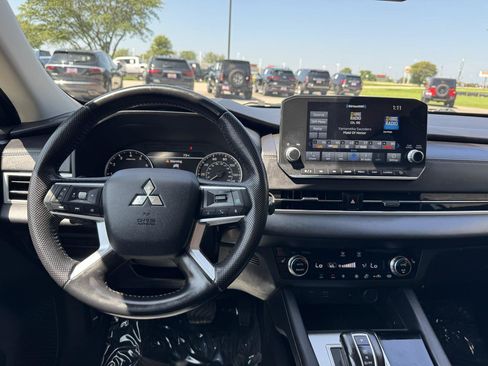 Used 2022 Mitsubishi Outlander SEL AWD/4WD image 3