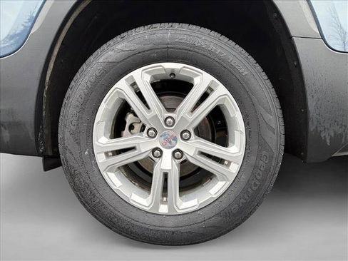 Used 2024 GMC Terrain SLE image 9