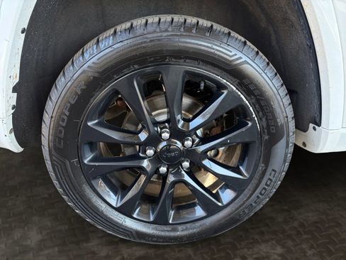 Used 2018 Jeep Grand Cherokee Altitude image 40