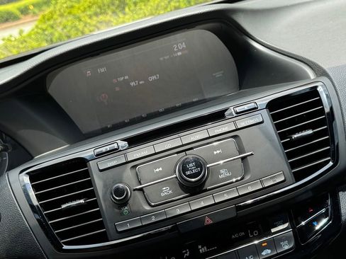 Used 2017 Honda Accord Sport image 20