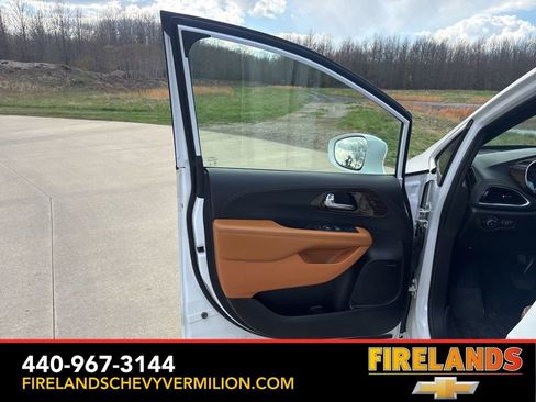 Used 2022 Chrysler Pacifica Pinnacle image 13