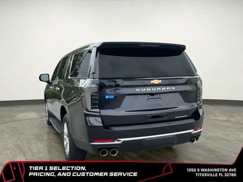 Used 2025 Chevrolet Suburban Premier RWD image 7