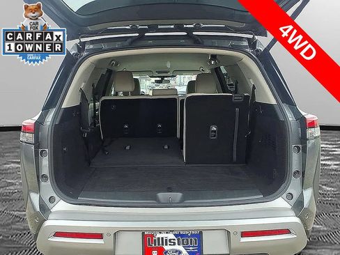 Used 2023 Nissan Pathfinder SL AWD/4WD image 17