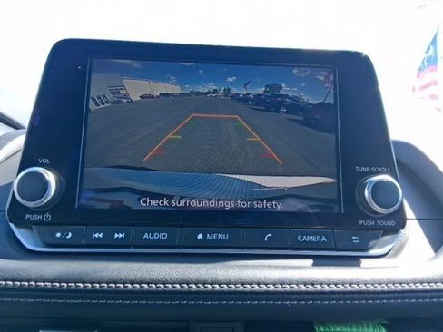 Used 2025 Nissan Rogue SV FWD image 30