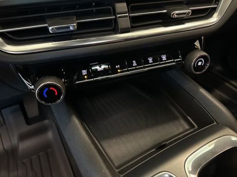 New 2026 Chevrolet Equinox EV LT image 24