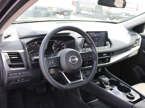 Used 2024 Nissan Rogue SV AWD/4WD image 22