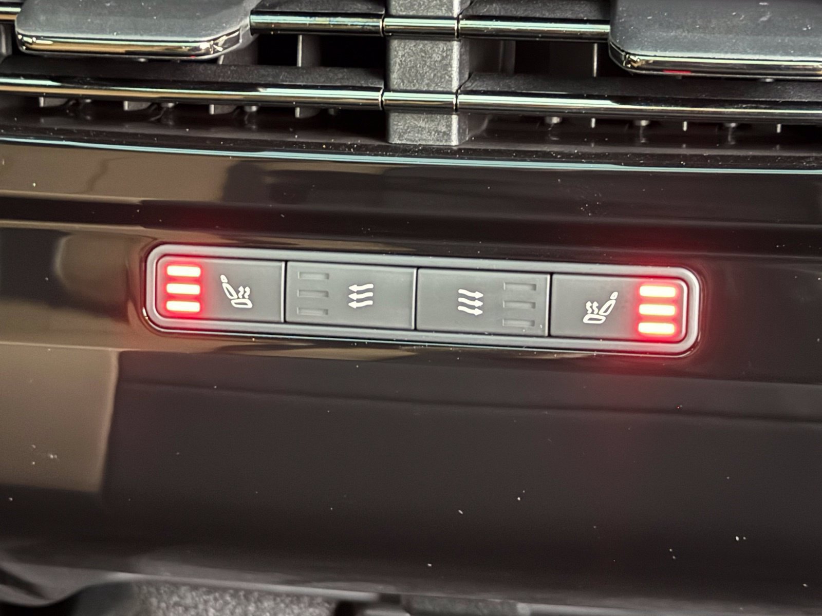 New 2026 Land Rover Range Rover Sport Dynamic SE AWD/4WD image 19
