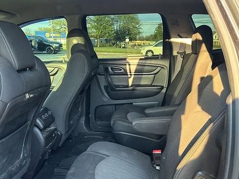 Used 2015 Chevrolet Traverse LT w/ Style and Technology Package FWD image 3