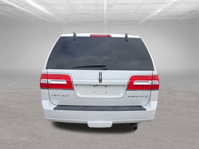 Used 2011 Lincoln Navigator 4WD image 6