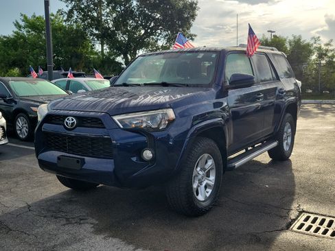 Used 2015 Toyota 4Runner SR5 AWD/4WD image 5