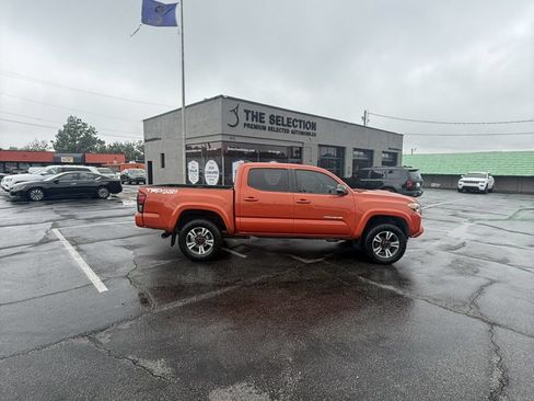 Used 2017 Toyota Tacoma TRD Sport w/ Tow Package (A/T) AWD/4WD image 19