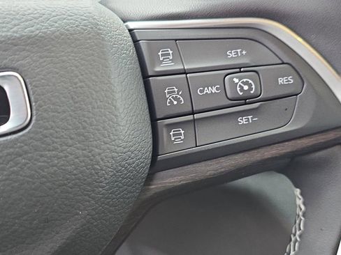 New 2025 Jeep Grand Cherokee Limited w/ Luxury Tech Group II image 18