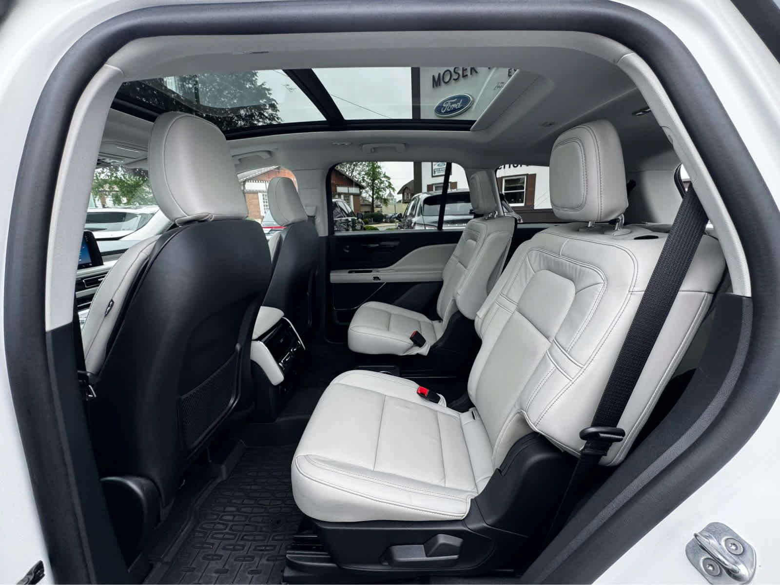 Used 2025 Lincoln Aviator Reserve AWD/4WD image 5